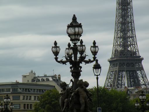  lampadaire multibranches et Tour Eiffel
